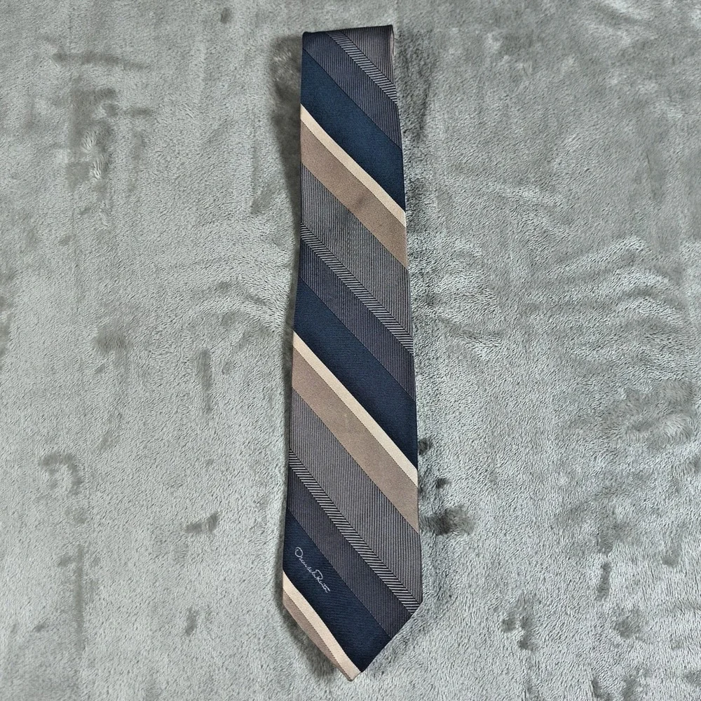 Vintage Oscar De La Renta Tie Mens 55.5x3.25 Blue Striped Luxury Designer New